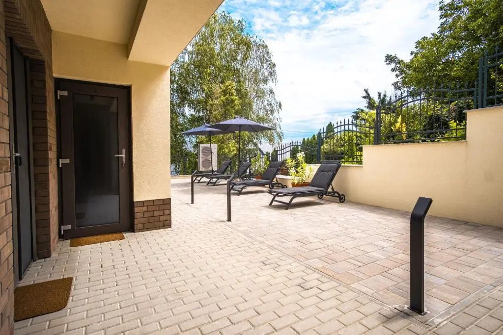 Kiss-Henézi Guest House