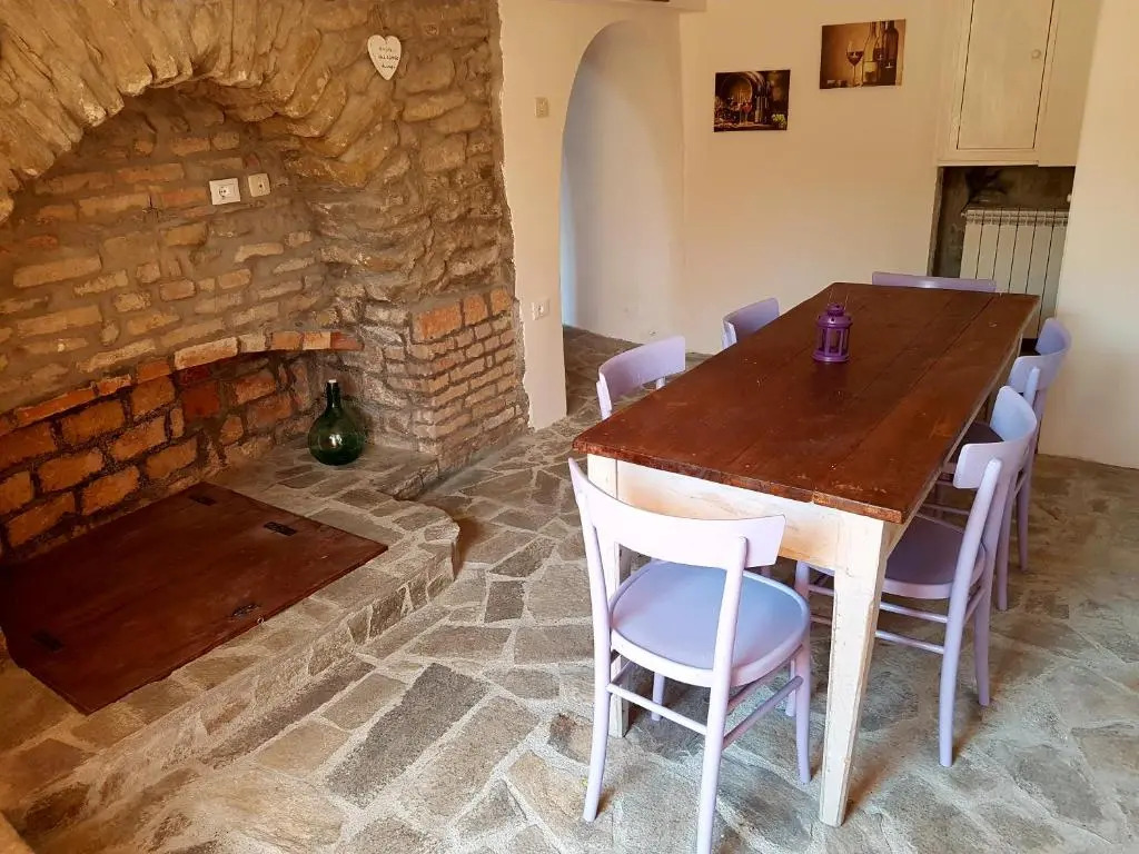 View & Wine Room