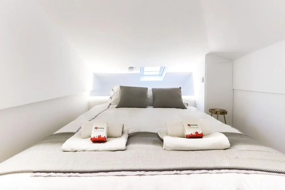 Charming Santos by Homing