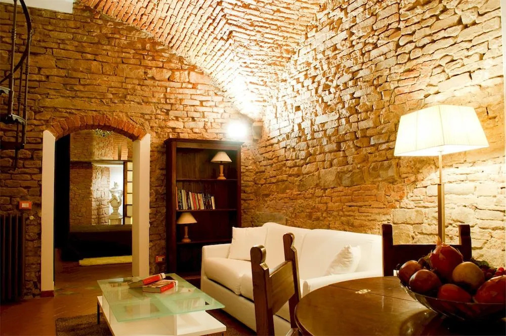Costa San Giorgio Apartment by Mamo Florence