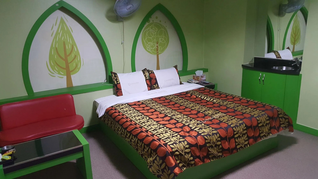 Lucas Hotel