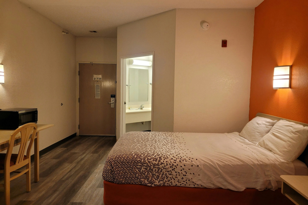 Modern Stay 39 Lakeview By OYO Minonk