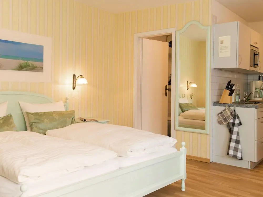 Bubbly Apartment in Warnemünde near Beach