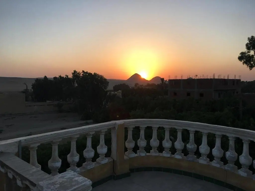 Sakkara pyramid inn hotel