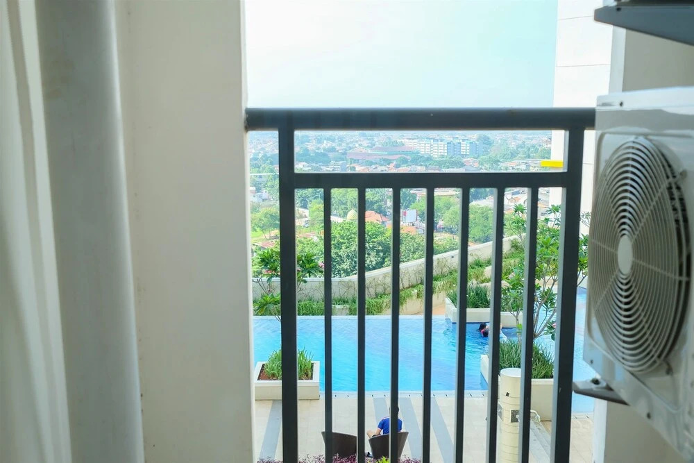 Comfy Connected to Mall at Bassura City Apartment
