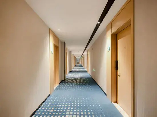 ity Comfort Inn (Guigang International Life Port High-Speed Rail Station Branch)