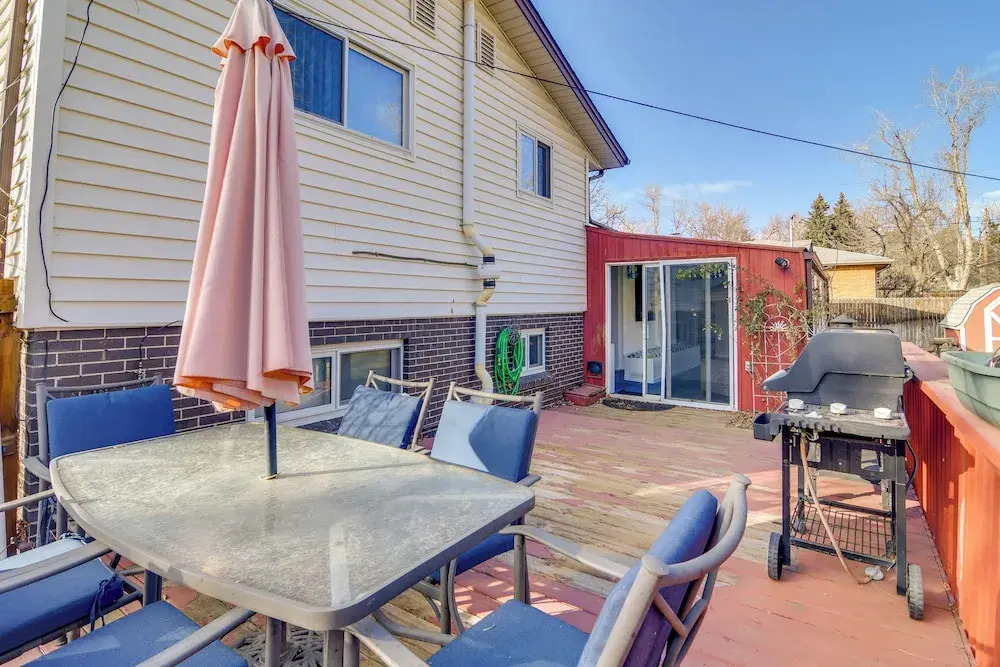 2 Mi to Olde Town! Pet-friendly Haven w/ Sunroom