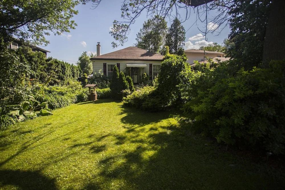 Niagara On The Lake Historic Rental Cottage
