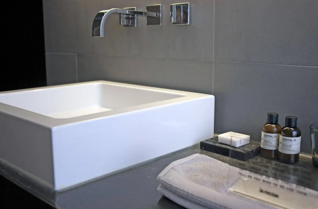 COMMUNE suites