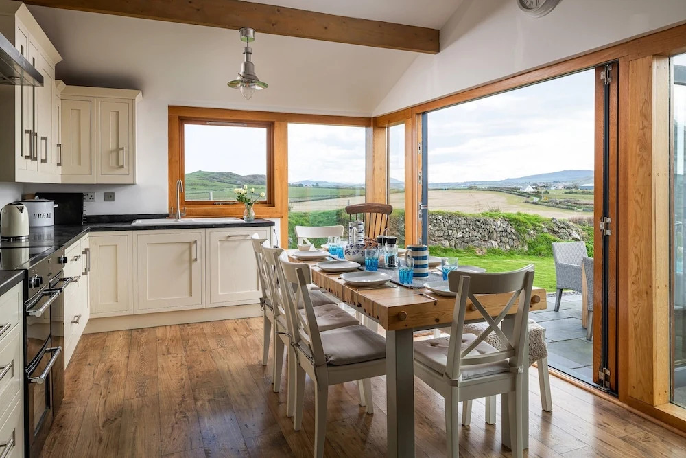 Coastal Retreat on Wales Path With Sea Views