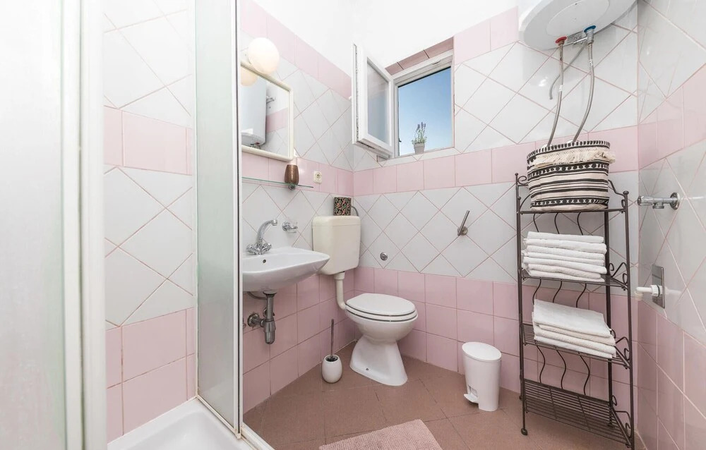 Beautiful Apartment in Vinisce With 2 Bedrooms and Wifi