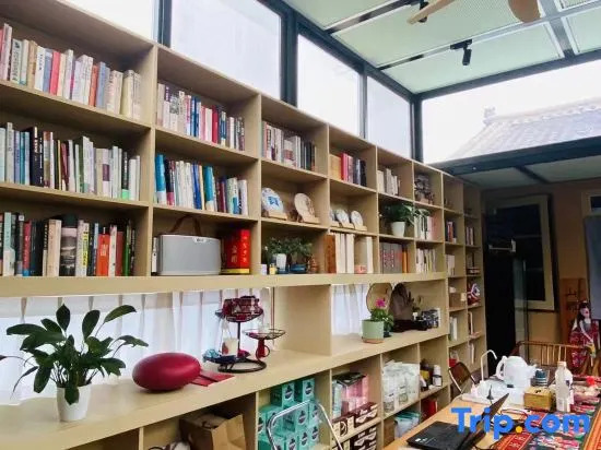 Chun Ge's yard