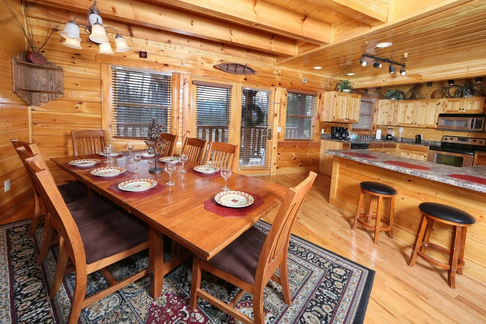 Rising Eagle Lodge - Eight Bedroom Cabin