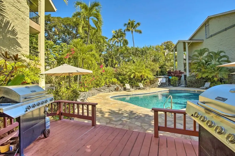 Breezy Condo w/ Screened Lanai in Kailua-kona!