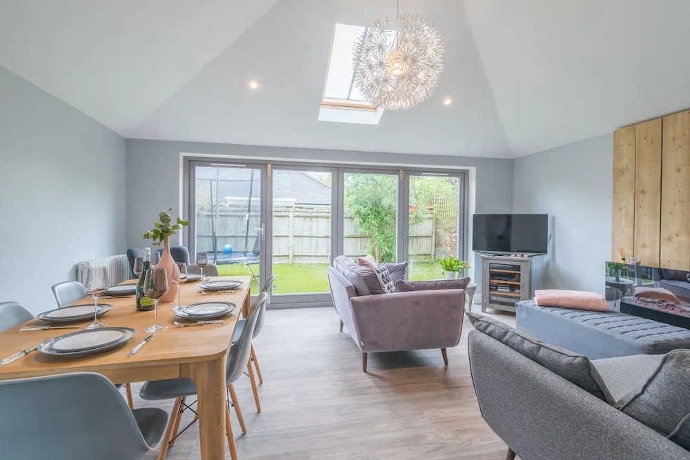 Stylish Family Home by Twickenham Stadium