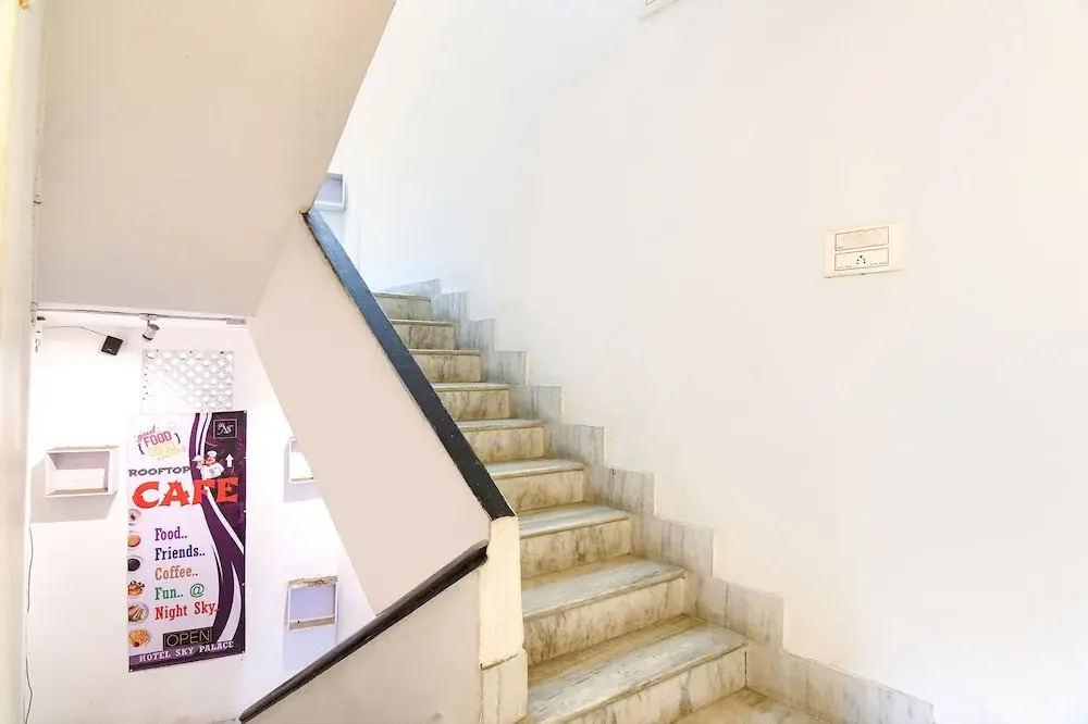 FabHotel Vhyom Sky Palace