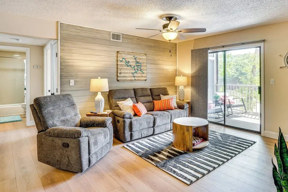 Lake & Pool Access: Lazy Days Condo w/ Balcony!