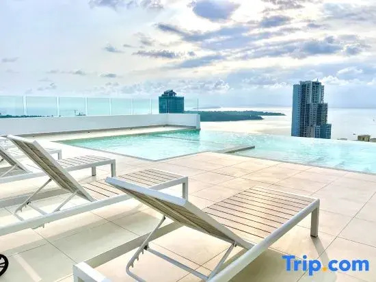 AIR HOTEL Sihanoukville - SKY POOL & FREE LAUNDRY - 5min to Boat Pier