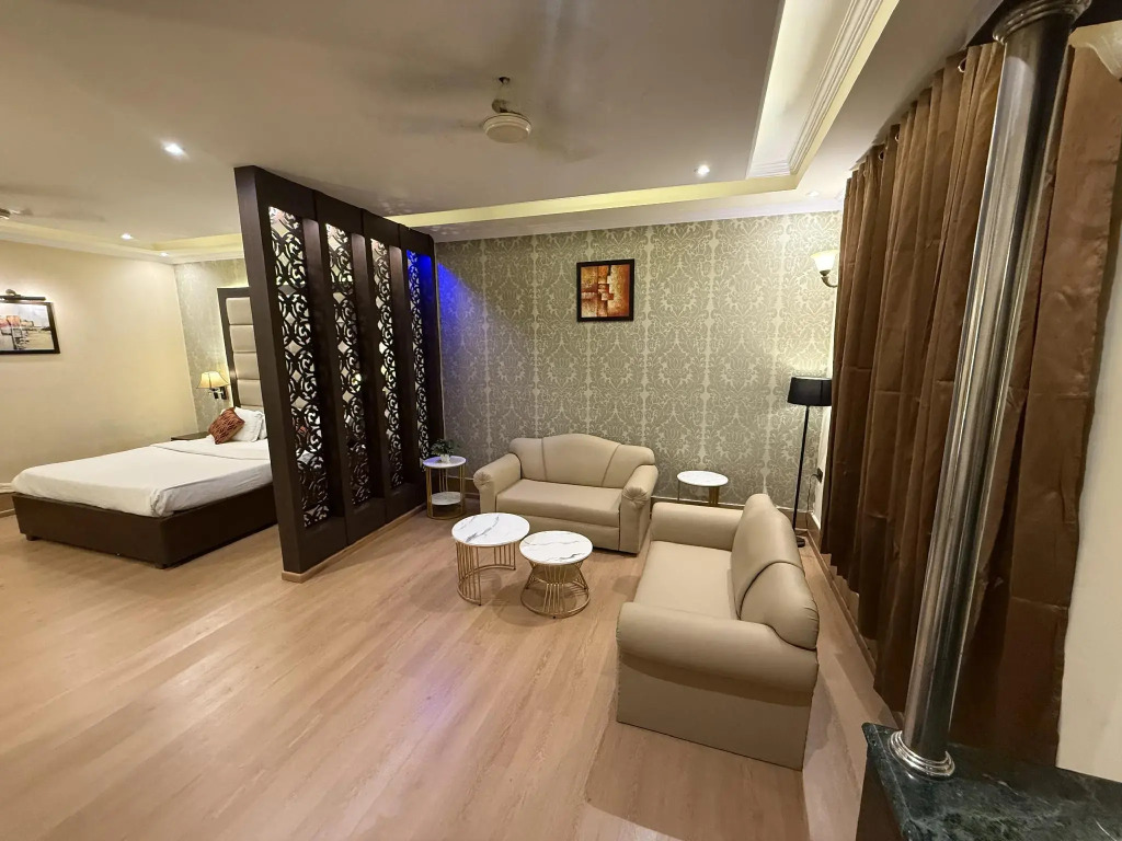 Hotel Diplomat Residency