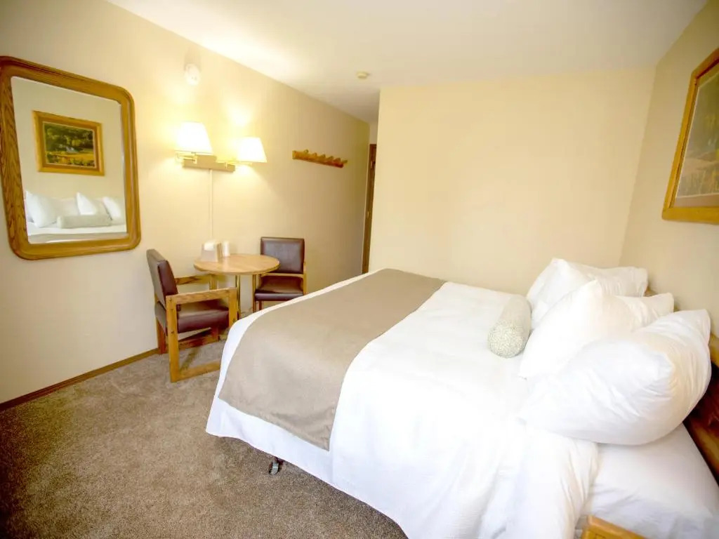 Beartooth Hideaway Inn & Cabins