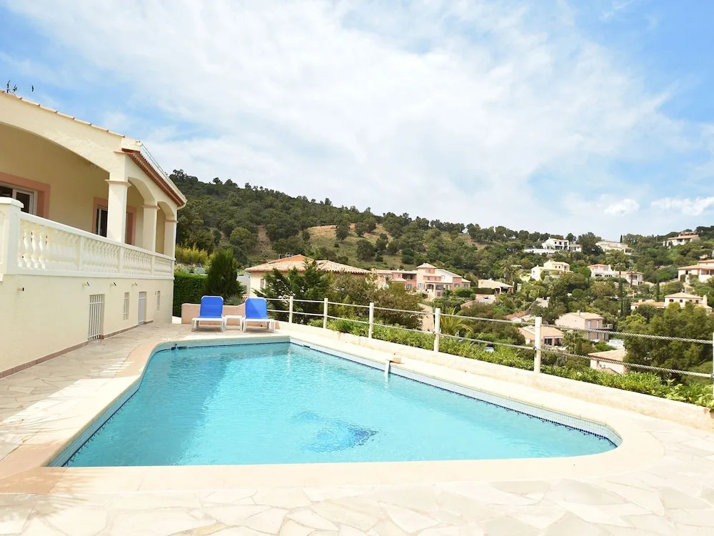 Spacious Villa in Var With Swimming Pool