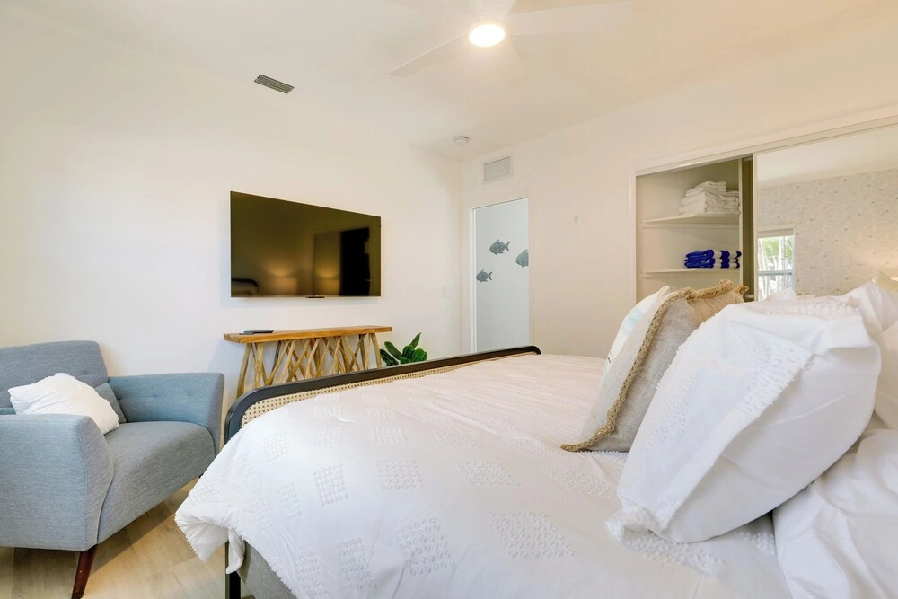 North Palm Beach Oasis w/ Hot Tub - 2 Mi to Ocean