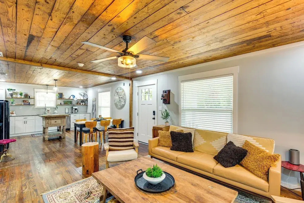 Lindale Vacation Rental w/ Deck & Grill!
