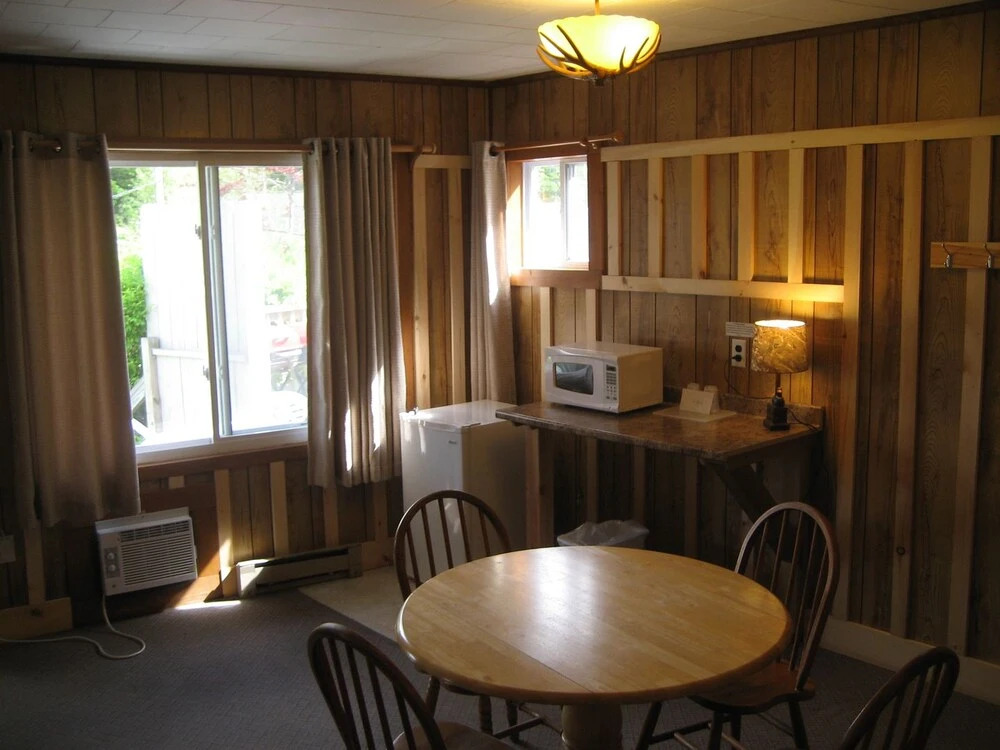 Waters Edge Lodge