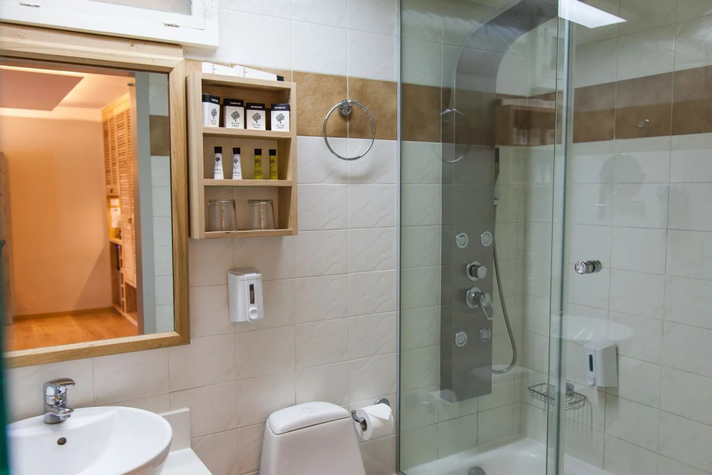 Elmi Beach Hotel & Suites