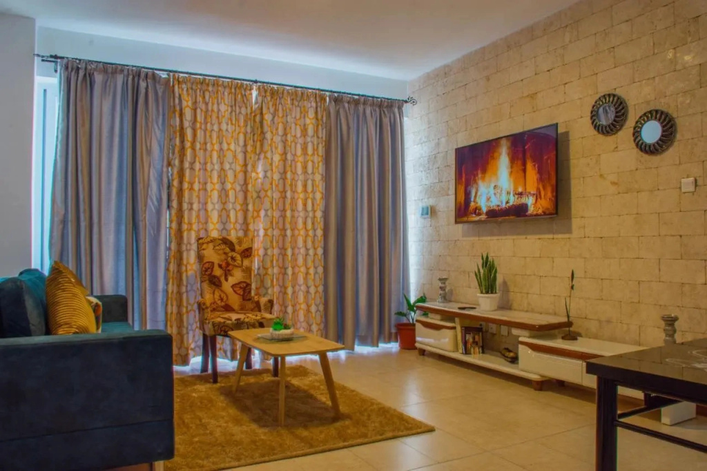LUXE, ELEGANT 1BR IN KILIMANI STRONG WIFI With pool