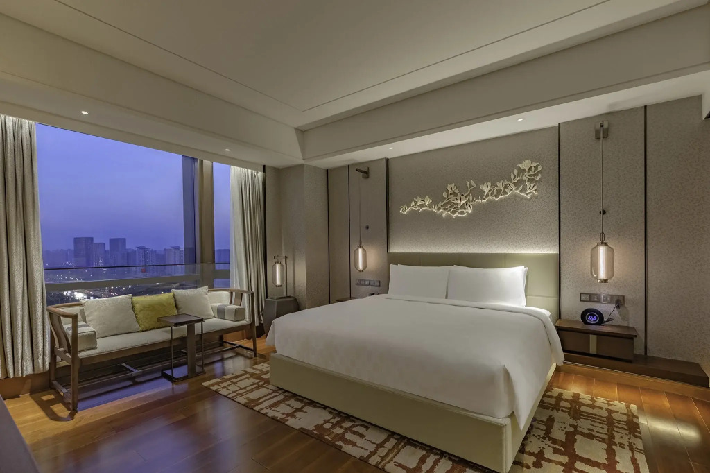 HUALUXE Beijing Xinan