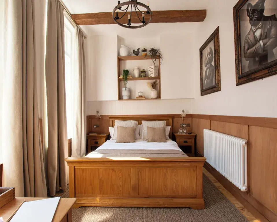 The Old Farmhouse Pub and Rooms