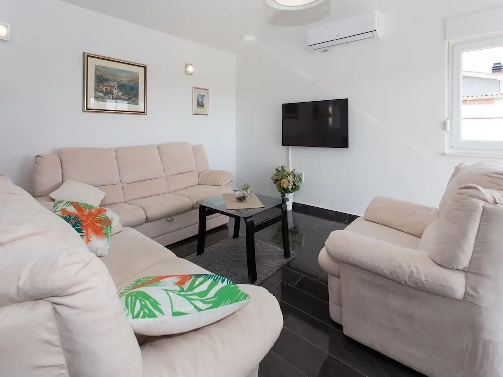 Spacious Villa in Vodice With Pool