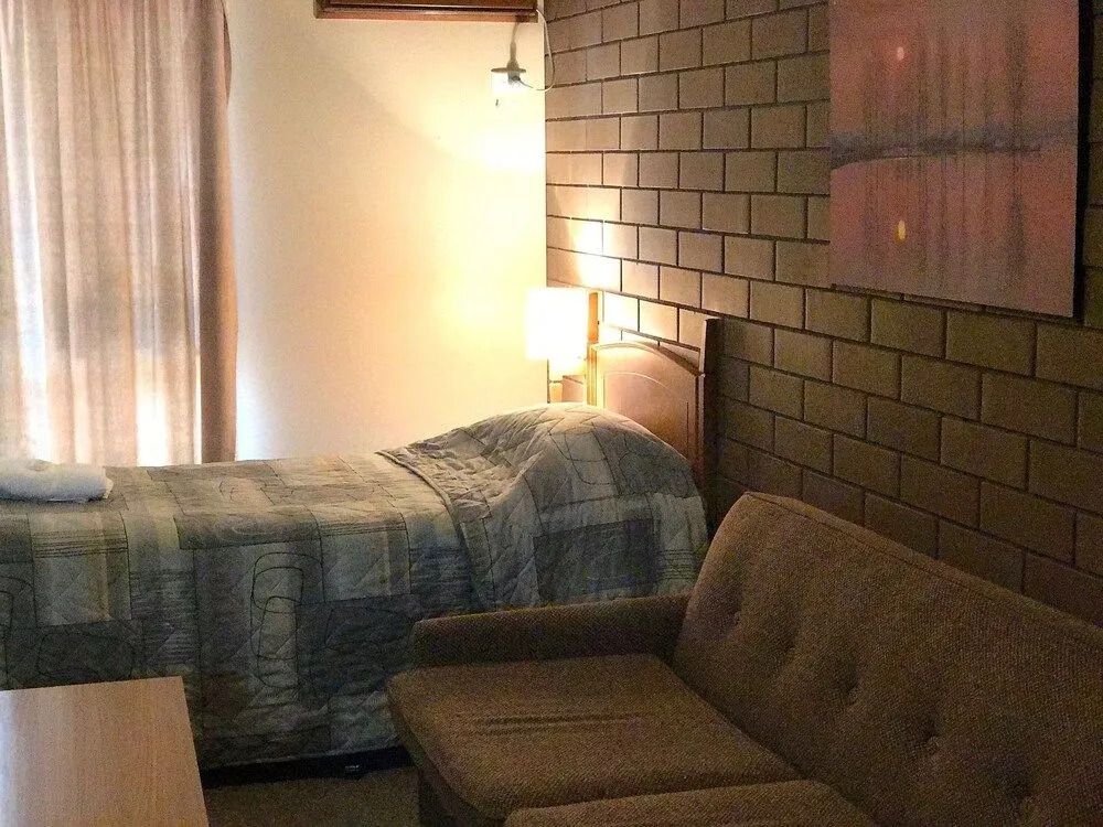 Century Motor Inn, Finley