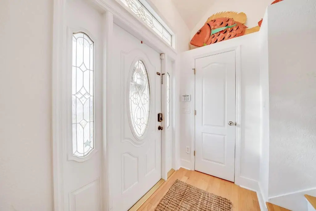 4BR house, 2 blocks from the beach