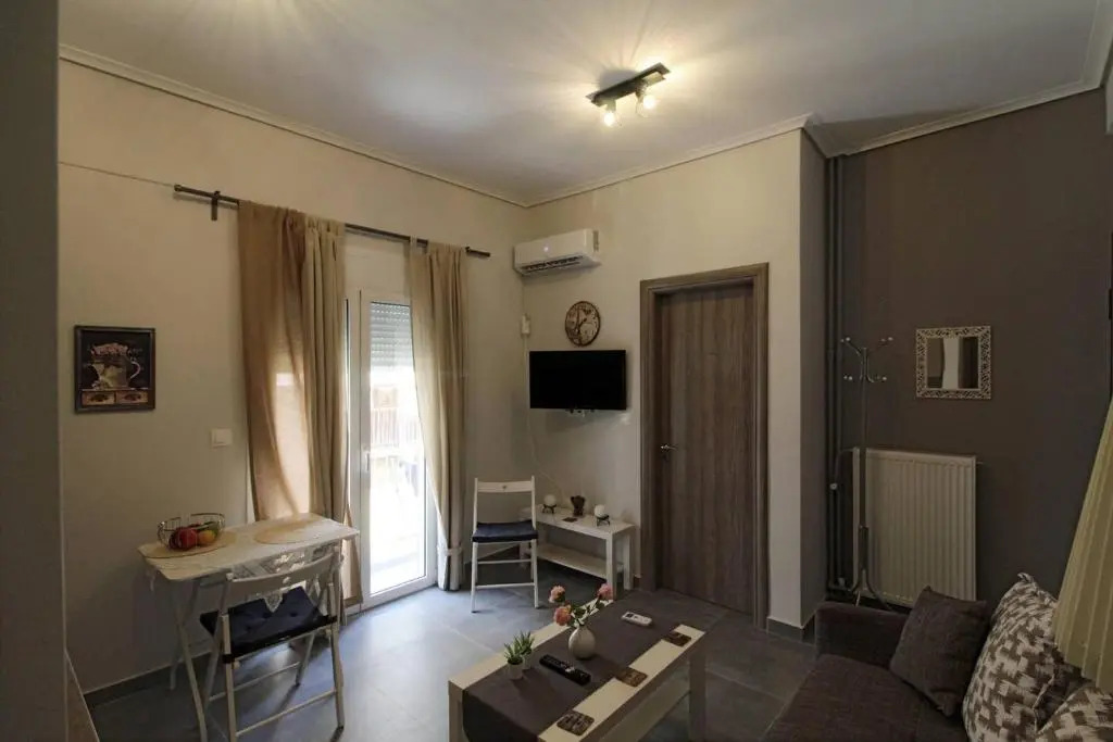 Luxury flat in Hilton, central Athens, 3' metro, VFM!