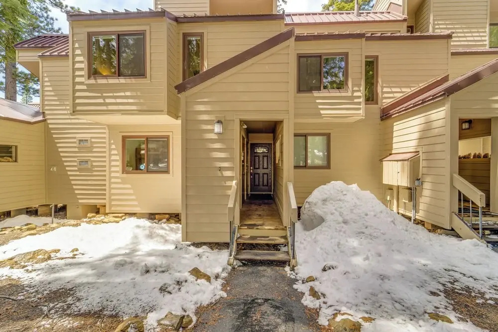 Steps to Lake: Scenic Carnelian Bay Retreat