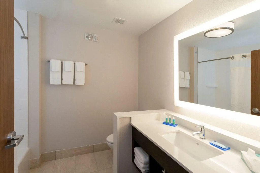 Holiday Inn Express Brooklyn - Kings Hwy by IHG