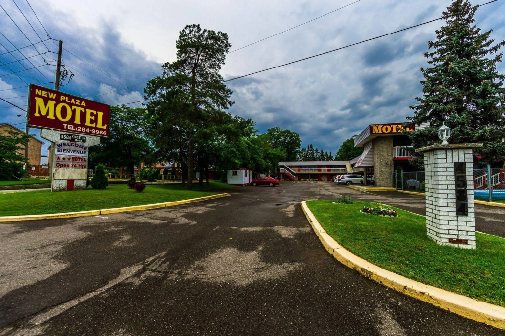 New Plaza Motel