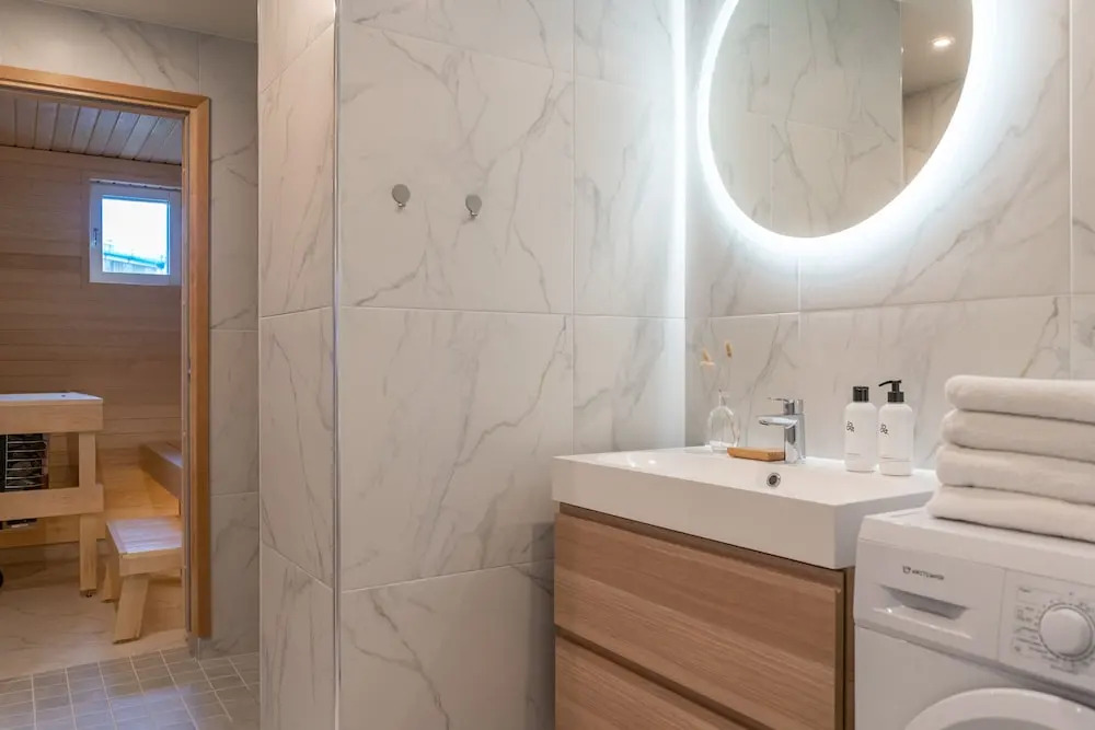 Fully renovated 3br apartment with sauna
