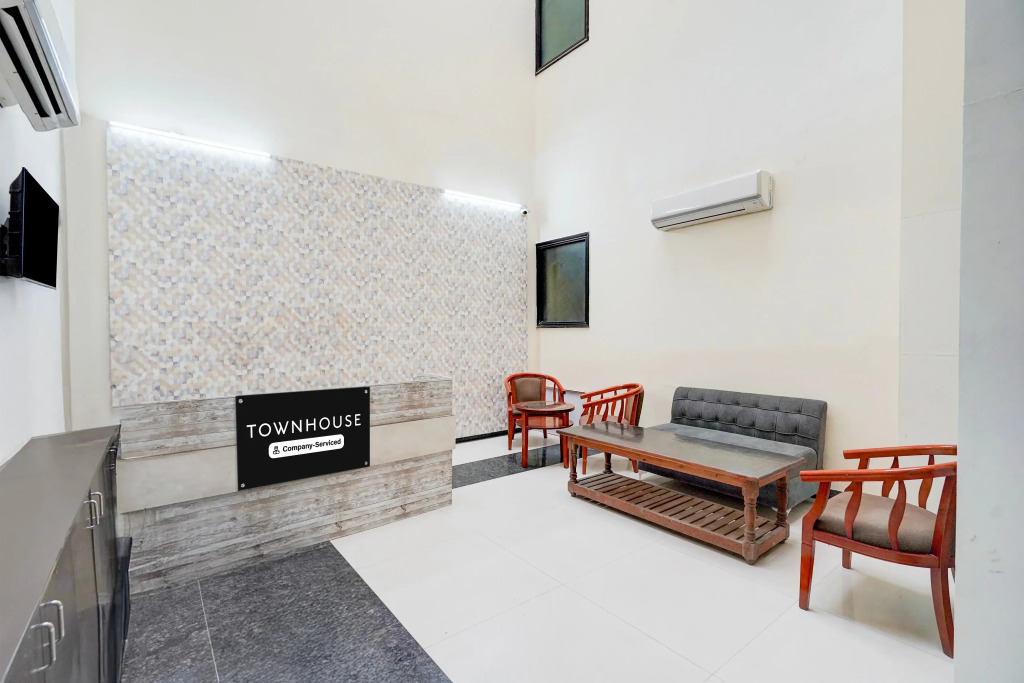 Townhouse Sector 51 Noida Near Metro Station