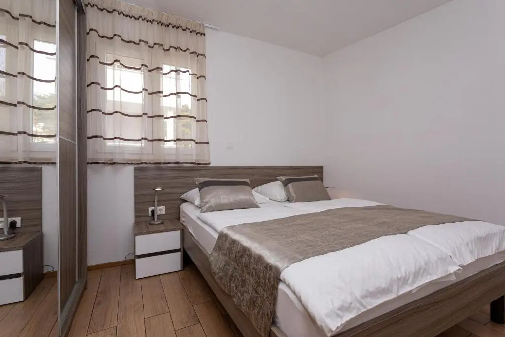 Apartments Crnekovic Tomislava 8