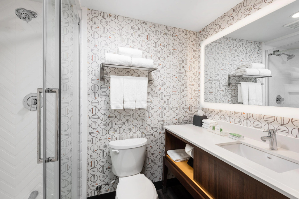 Holiday Inn Toronto Airport East by IHG