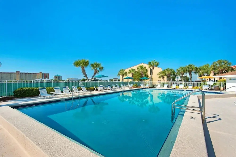 Dolphin Point #406c