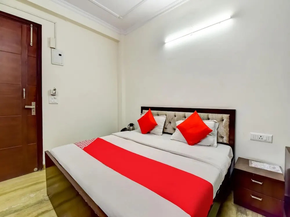 Hotel South Delhi Inn Just 10 Minute Away Form Nizamuddin Railway Station