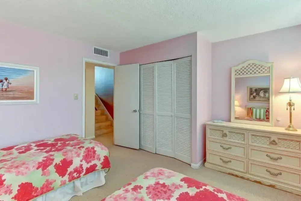 1129 Beach Walker