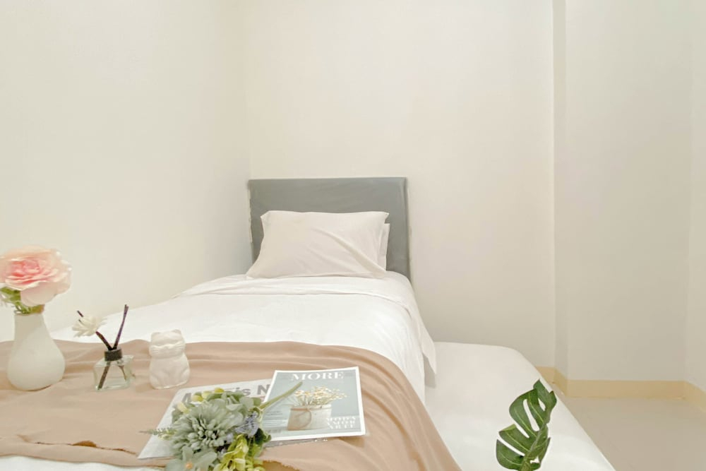 Warm And Restful 2Br At Green Pramuka City Apartment