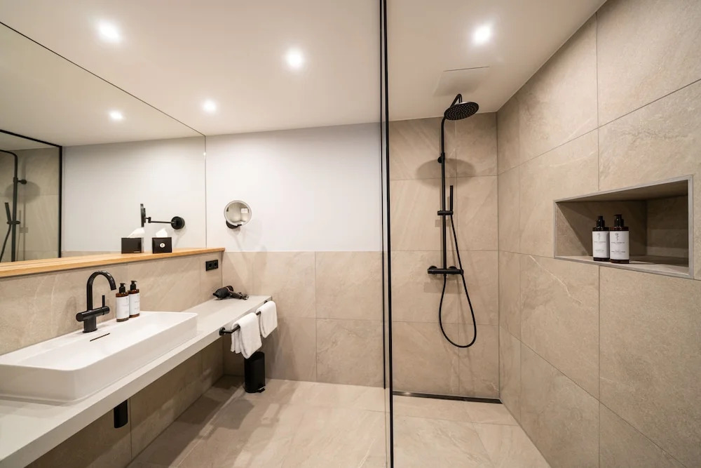 Black F Tower - Serviced Apartments