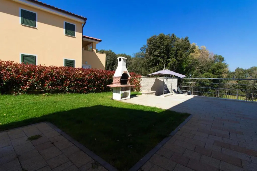 Charming villa Aurora with private pool 200m from the beach for up to 10 persons - WiiBuk