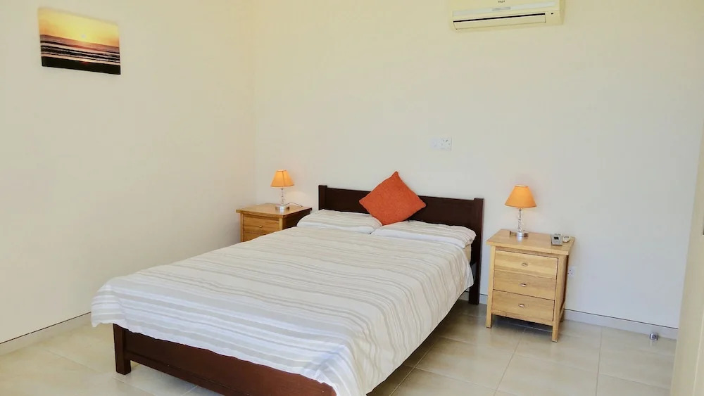 Stunning 2-bed Apartment in Poli Crysochous